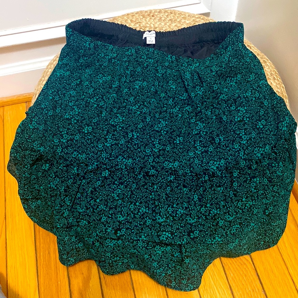 Super cute black and green j crew above knees skirt!